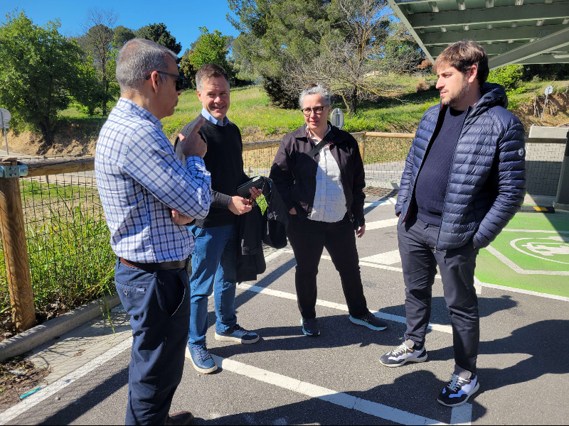Boya, conversant amb l'alcalde de Sant Eulàlia de Ronçana, Francesc Bonet, el director del CADS, Arnau Queralt, i el director de l’àrea de Mobilitat de l’ATM de Barcelona, Lluís Alegre.