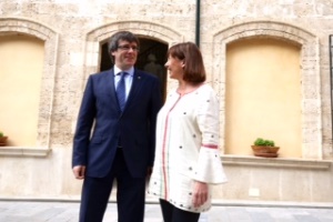 El president Puigdemont amb la presidenta Armengol (Autor: Rubén Moreno)