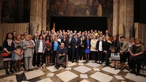 El president Puigdemont amb tots els guardonats (Autor: Rubén Moreno)