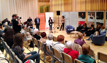 La coordinadora territorial de l'ICD, Marta Jové, va inaugurar la mostra