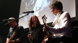 El president Puigdemont ha interpretat Camins amb Sopa de Cabra, en una edició especial del Versió Rac1 que s'ha fet des del Teatre Coliseum