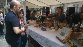 Exposició i venda de productes a la fira. Exposició i venda de productes a la fira.