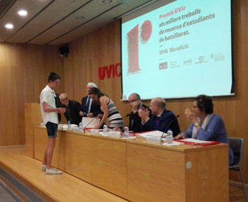 Moment del lliurament dels premis UVIC-UCC ICD