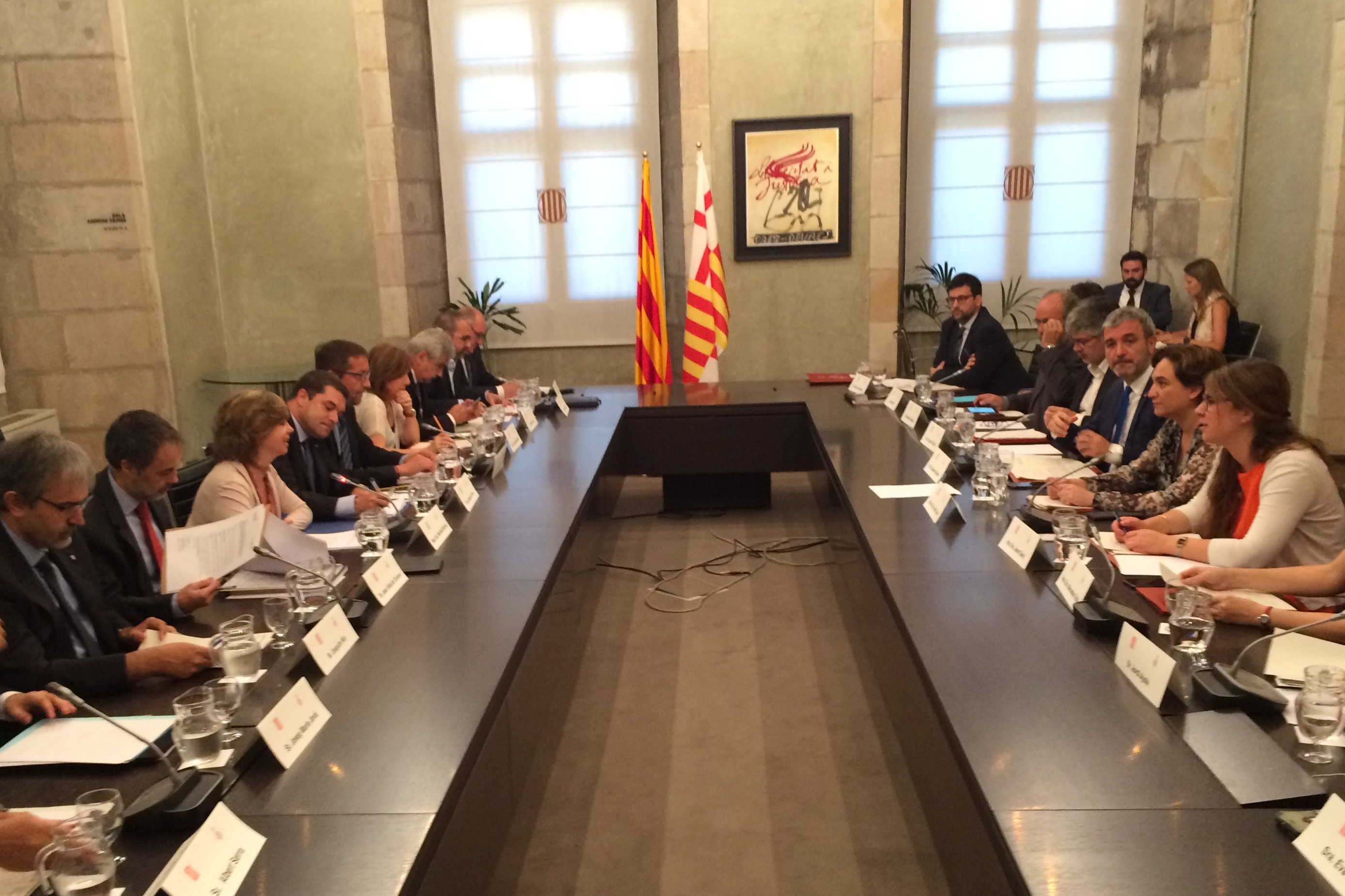 Borràs presidint la reunió de la Comissió Mixta