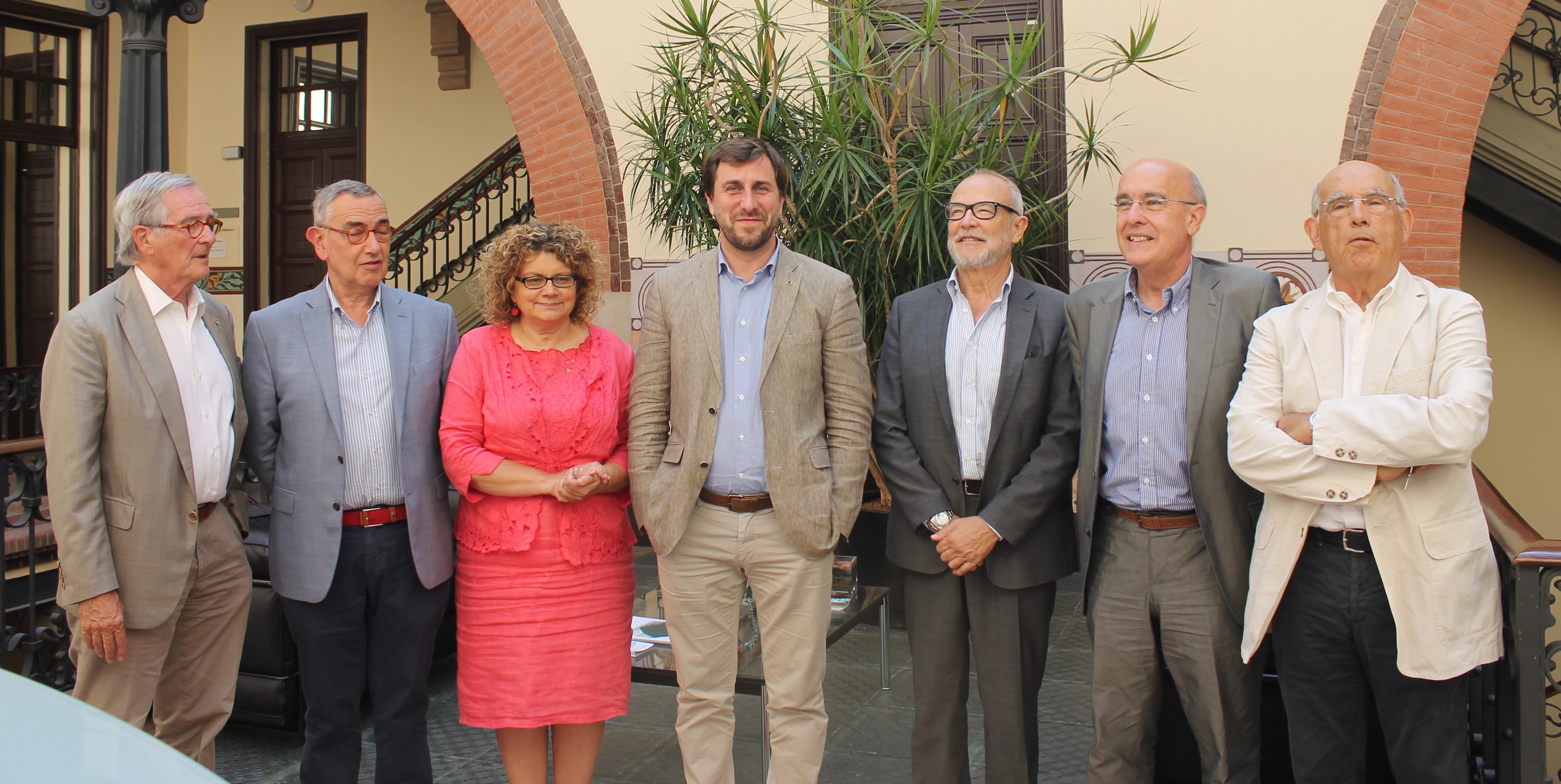 El conseller Antoni Comín acompanyat dels exconsellers de Salut.