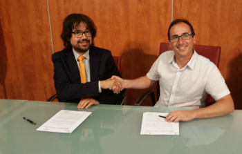 Ricard Font i Lluís Puig, aquest dijous, signant el conveni.