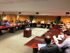 El director de l'ACA, J. Agustí, ha remarcat la importància de la gestió integrada durant la reunió de la Comissió de Desembassament del Ter on s'ha presentat el Pla de Sequera.