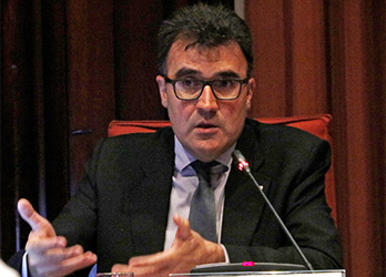 Fotografia del secretari d'Hisenda, Lluís Salvadó, durant la compareixença davant la compareixença davant la Comissió d'Economia Fotografia del secretari d'Hisenda, Lluís Salvadó, durant la compareixença davant la compareixença davant la Comissió d'Economia