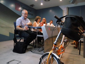 Mercè Rius, explicant el Bicifeina al Departament de la vicepresidència i d'Economia i Hisenda