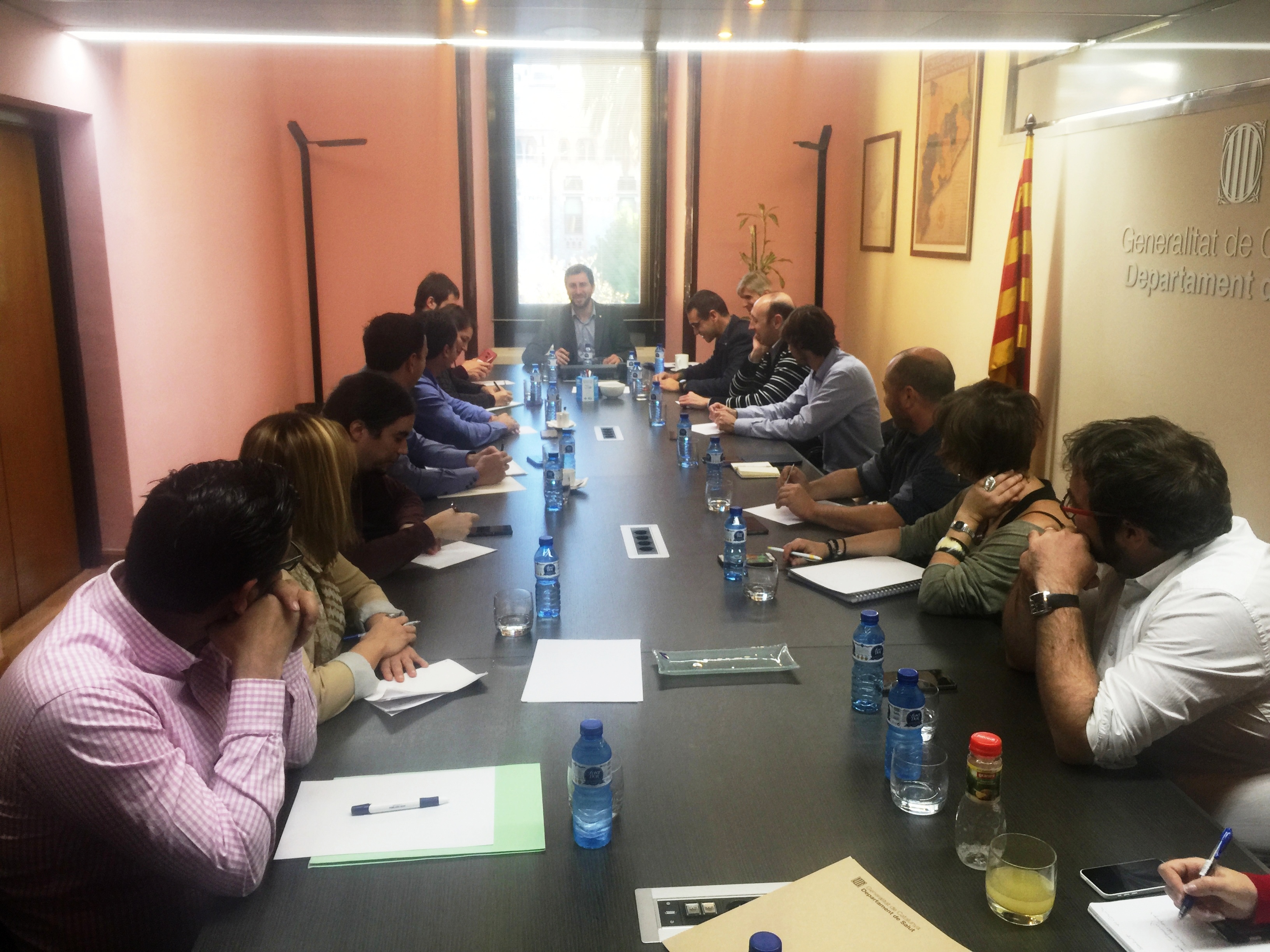 Fotografia de la reunió entre Antoni Comín i els alcaldes