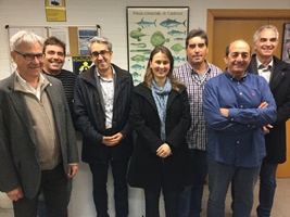 La consellera Serret amb membres de la Confraria de Torredembarra