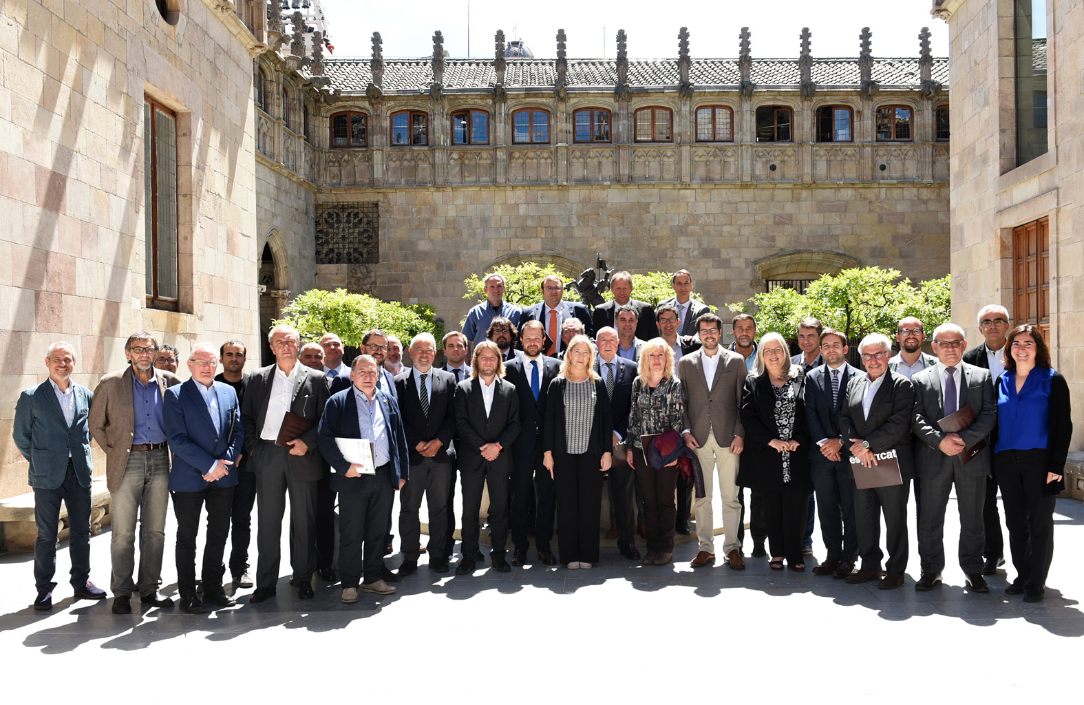 Foto de família de la Taula de Treball de la candidatura Barcelona-Pirineus
