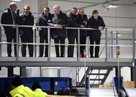 El president Puigdemont, en un moment de la visita a la nova plataforma de Carrefour. Autor: Jordi Bedmar El president Puigdemont, en un moment de la visita a la nova plataforma de Carrefour. Autor: Jordi Bedmar