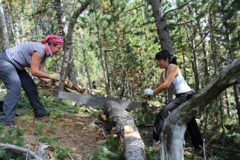 Dues voluntàries participants en una edició anterior.