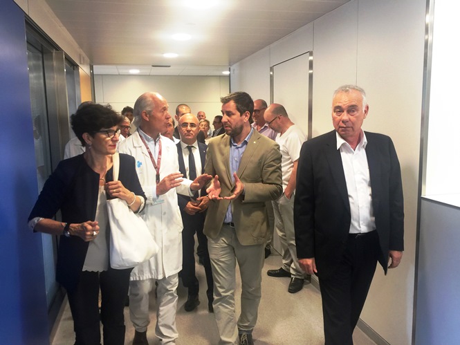 El conseller de Salut, visitant la UCI pediàtrica de l'hospital Joan XXIII, que entrarà en funcionament el tercer trimestre de l'any