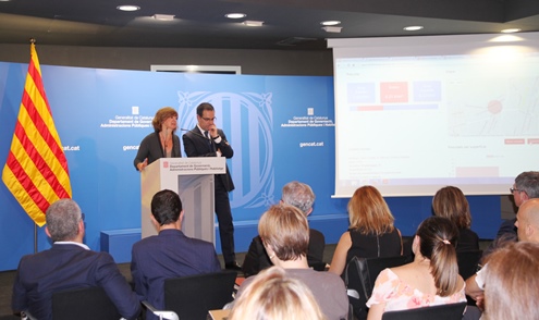 La consellera Borràs, acompanyada del secretari d'Habitatge, Carles Sala, durant la presentació de l'índex