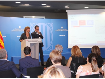 La consellera Meritxell Borràs, acompanyada del secretari d'Habitatge, Carles Sala, durant la presentació de l'índex