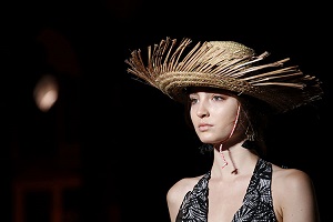 Desfilada Como un pez en el agua