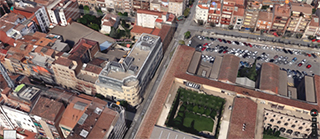 Vista aèria de la clínica, amb la terrassa circular a la cantonada. Vista aèria de la clínica, amb la terrassa circular a la cantonada.