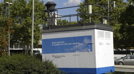 Cabina de mesura de la qualitat de l'aire ubicada a Terrassa. Cabina de mesura de la qualitat de l'aire ubicada a Terrassa.