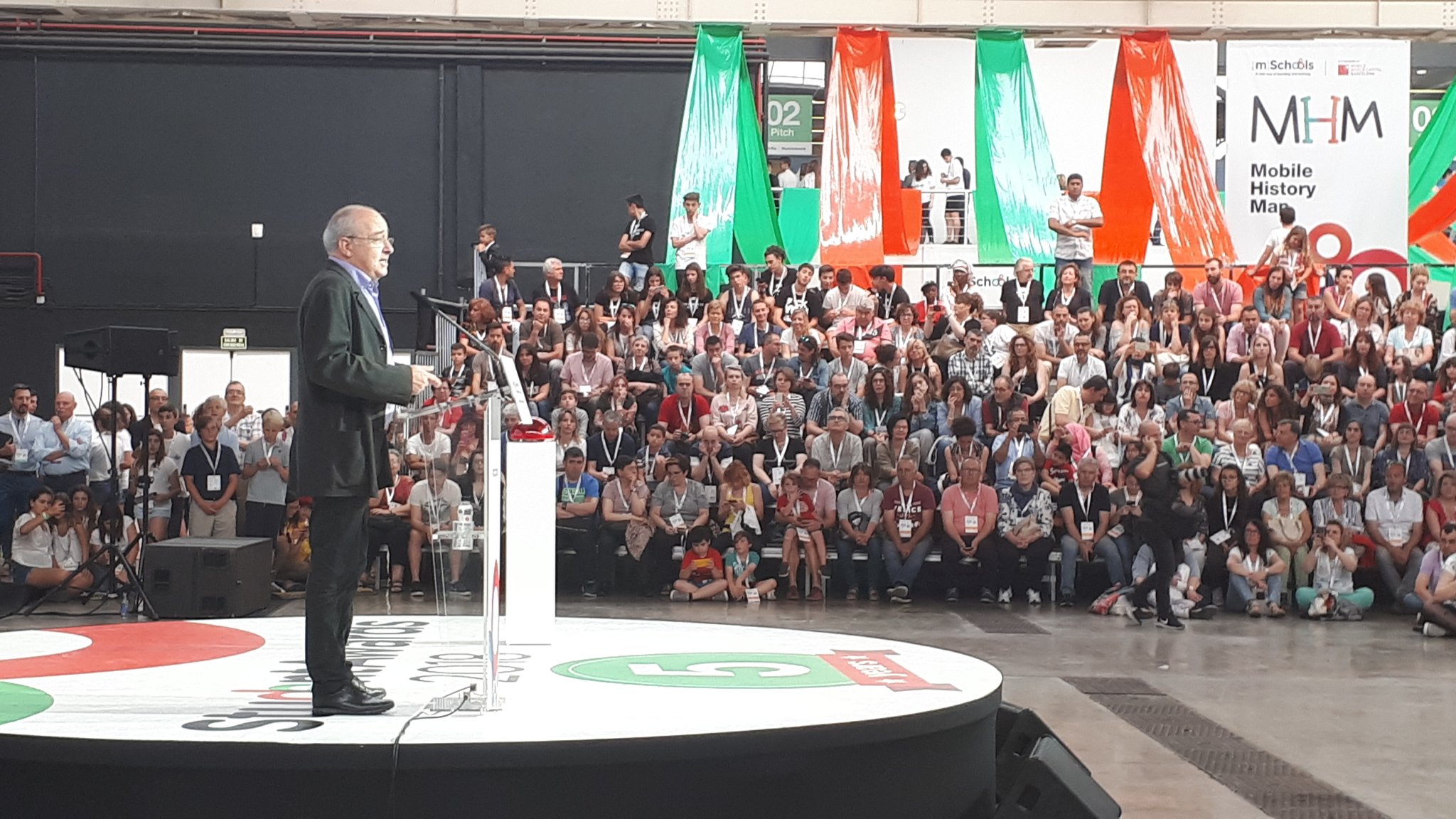 Bargalló: "El debat sobre si s'ha d'utilitzar la tecnologia mòbil a l'aula està fora de temps"