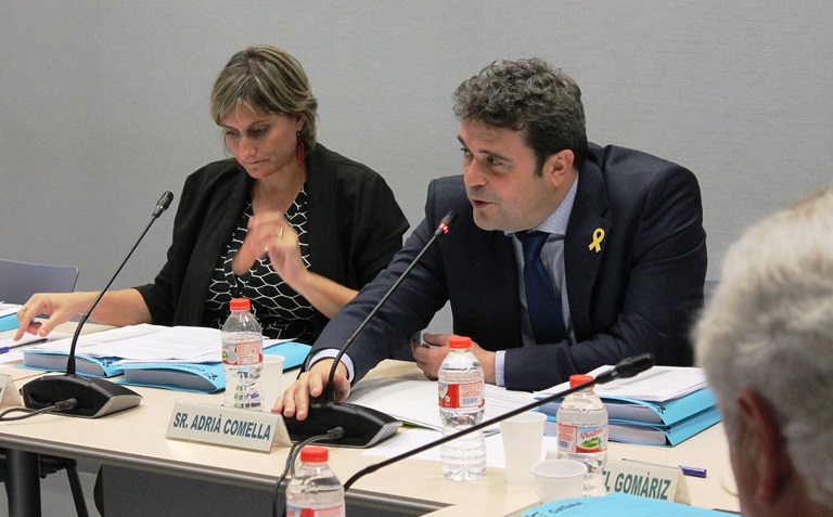 La consellera Vergés i el director del CatSalut, Adrià Comellà.