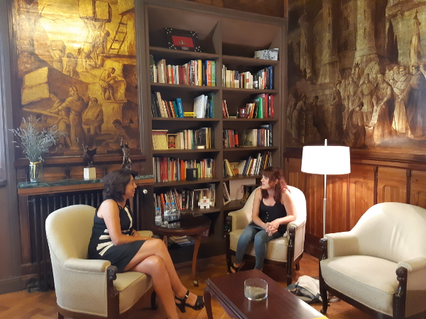 Anna Erra, alcaldessa de Vic, i Alba Camps