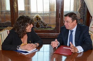 Moment de la reunió de treball entre la consellera Teresa Jordà i el ministre Luis Planas