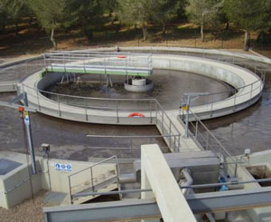 La depuradora passarà de tractar 1.000  a 2.700 m3/dia amb l'ampliació. 