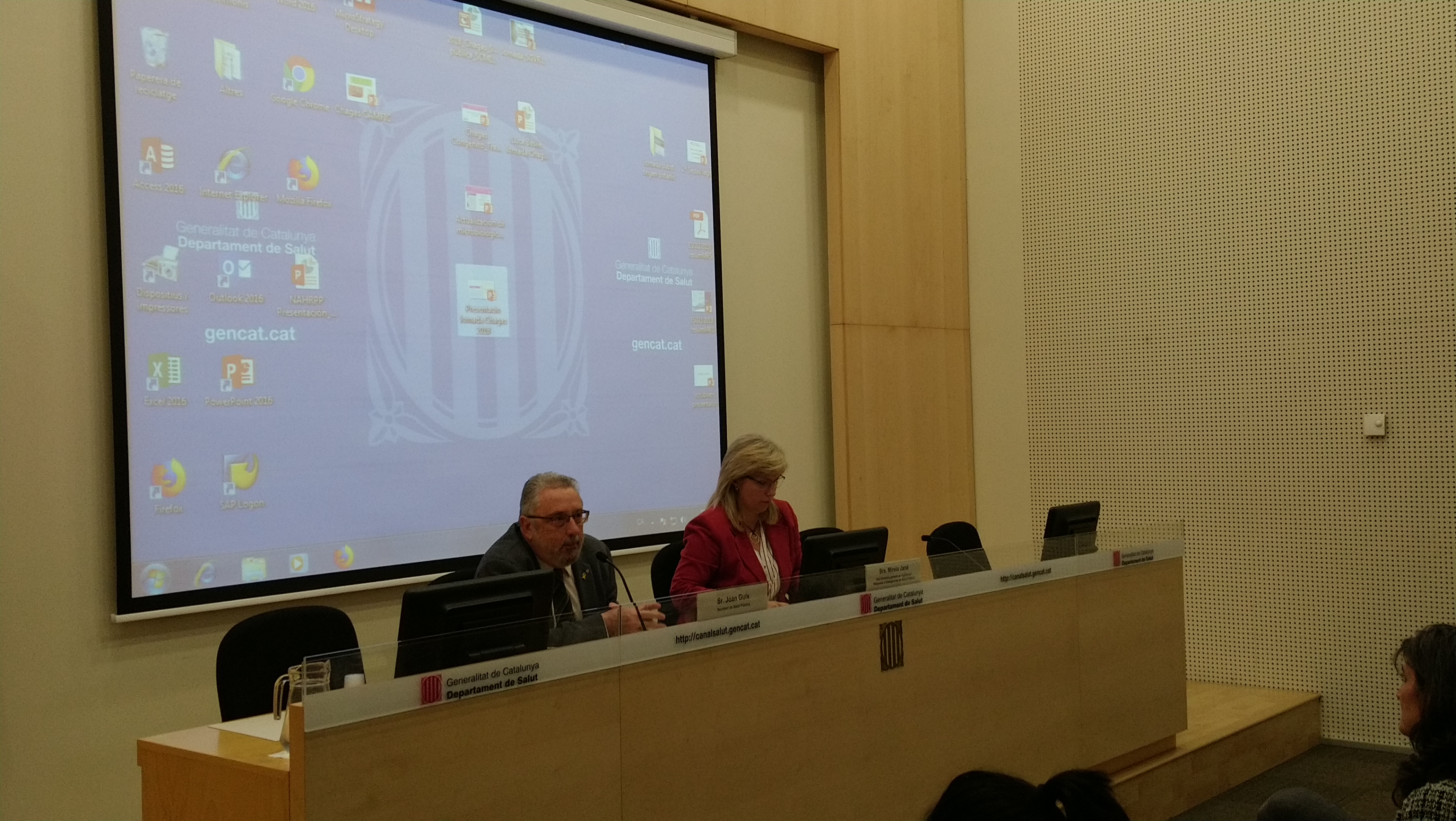 Joan Guix i Mireia Jané, durant la presentació del Protocol