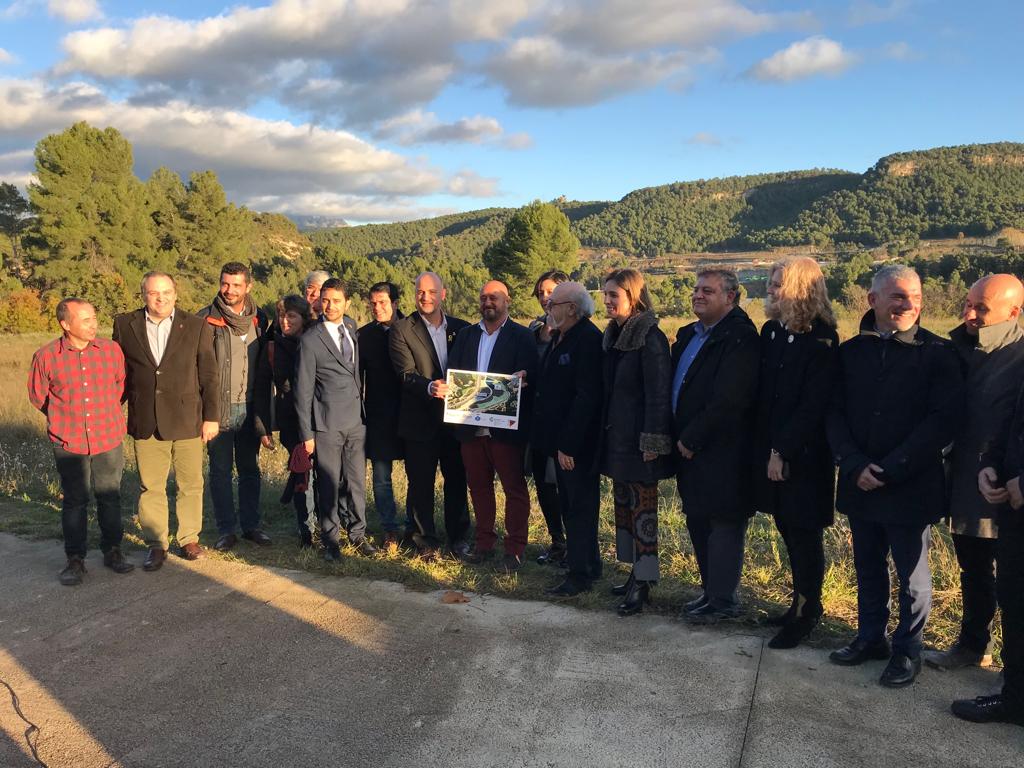 Foto de família dels assistents a l'acte.