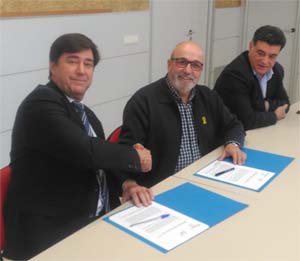 Jordi Agustí i Josep Maria Rufí, després de signar l'acord.
