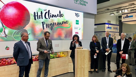 La consellera Teresa Jordà durant l'acte de signatura 