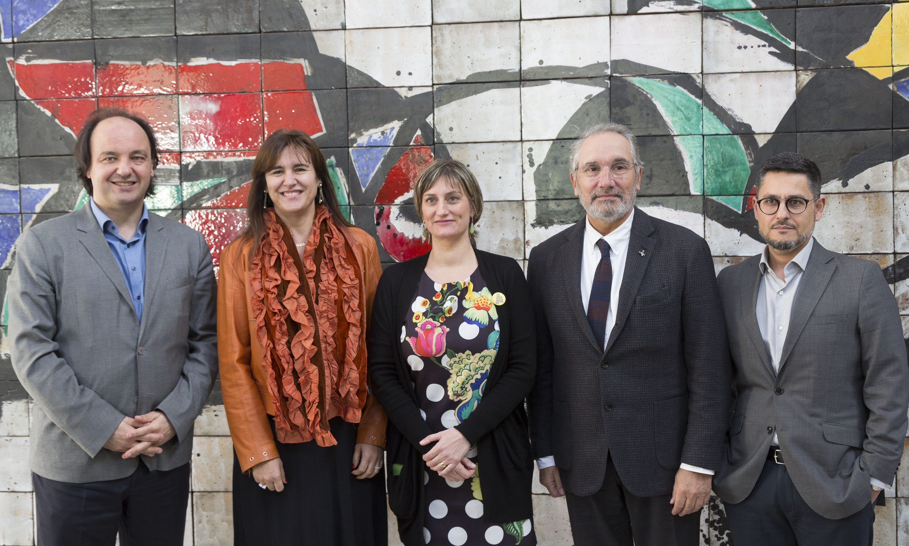 La consellera de Salut, Alba Vergés, i la consellera de Cultura, Laura Borràs, presenten el conveni subscrit entre Vall d'Hebron i el Museu Nacional per desenvolupar diferents accions destinades a millorar la salut de pacients i familiars