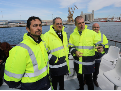 Today, the head of the Catalan executive - together with the Minister for Territory and Sustainability, Damià Calvet - made an institutional visit to the Port of Tarragona. President Torra called on the Spanish government to 