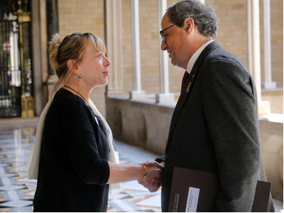 The president of the Government of Catalonia, Quim Torra, received Nobel Peace laureate Jody Williams today at the Palau de la Generalitat and thanked her for 