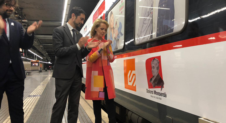 Els consellers Calvet i Vilallonga, acompanyats de Font, durant el bateig del tren amb el nom de Dolors Monserdà.