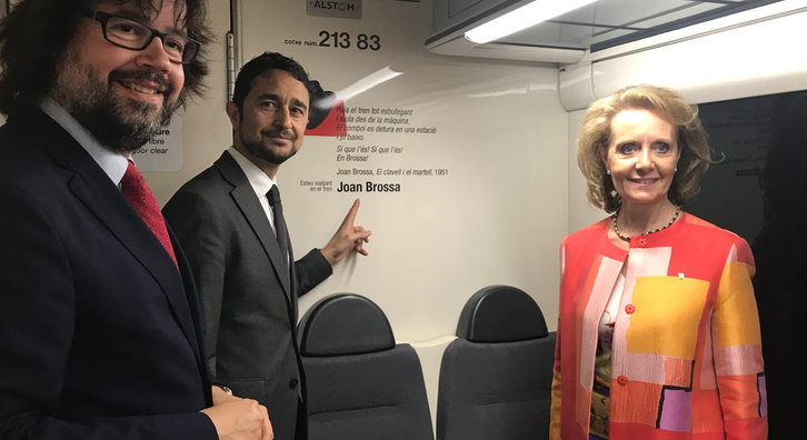 Calvet i Vilallonga durant el bateig de la unitat amb el nom de Joan Brossa.