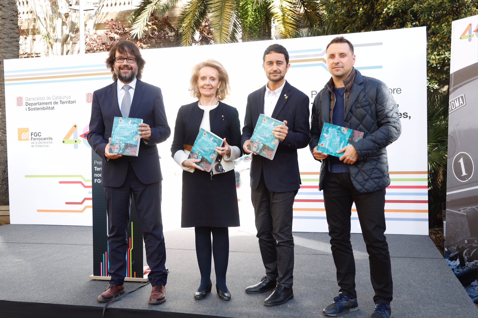 Calvet i Vilallonga, al mig, acompanyats de Font i Planas, a la presentació del llibre avui al Palau Robert.