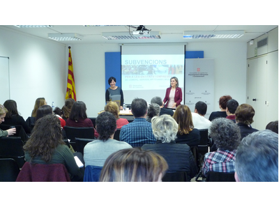 La dir dels SSTT EMC a Cat Central, Bàrbara Minoves, amb la resp d'incentius del CCAM, Maarta Sendra en la presentació