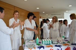 Taulell divulgatiu sobre la higiene de mans, la seva importància i com fer-la bé.