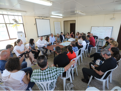 El president i la consellera, durant la reunió amb els alcaldes. Autor: Rubén Moreno