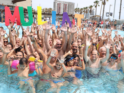 El president Torra durant la capbussada del Mulla't 