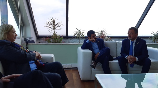 La ministra d'Educació i Cultura de l'Uruguai, María Julia Muñoz, durant la reunió amb els consellers Alfred Bosch i Chakir el Homrani a Montevideo