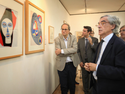 El president, durant la visita a la mostra. Autor: Jordi Bedmar
