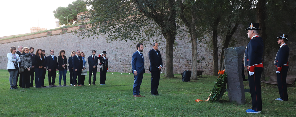 A group of government members headed by the president has laid flowers at the tomb of President Lluís Companys to mark the 79th anniversary of his execution by firing squad.