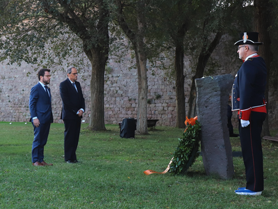 A group of government members headed by the president has laid flowers at the tomb of President Lluís Companys to mark the 79th anniversary of his execution by firing squad.