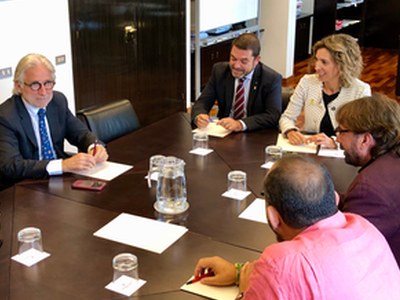 Àngels Chacón, the Catalan Minister of Business and Knowledge, met today with representatives of the Catalan Business Council.