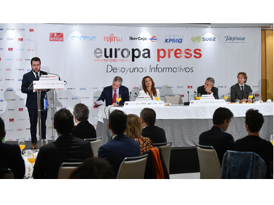 Fotografia del vicepresident Aragonès, durant la seva conferència als Esmorzars Informatius d'EP