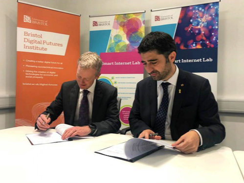 The Minister for Digital Policy and Public Administration, Jordi Puigneró, and the Pro Vice-Chancellor of the University of Bristol, Erik Lithander, have signed a collaboration agreement to develop solutions based on 5G and advanced digital technologies.